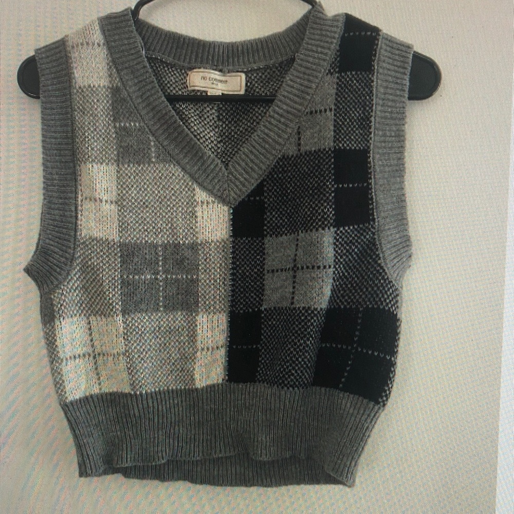 Classic Gray Patterned V-Neck Sweater Vest